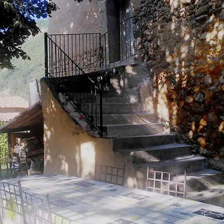 A L'etage D'une Ancienne Batisse
