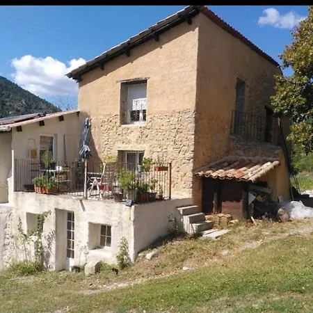 A L'etage D'une Ancienne Batisse Chaudon-Norante